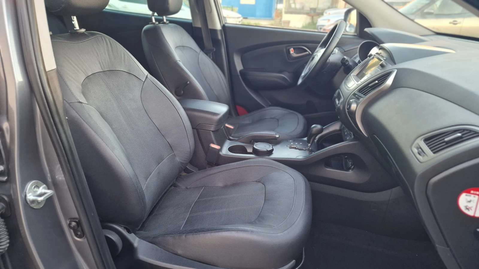 Hyundai IX35 2.0CRD Premium Vertex 4x4 automat, снимка 10 - Автомобили и джипове - 55273783