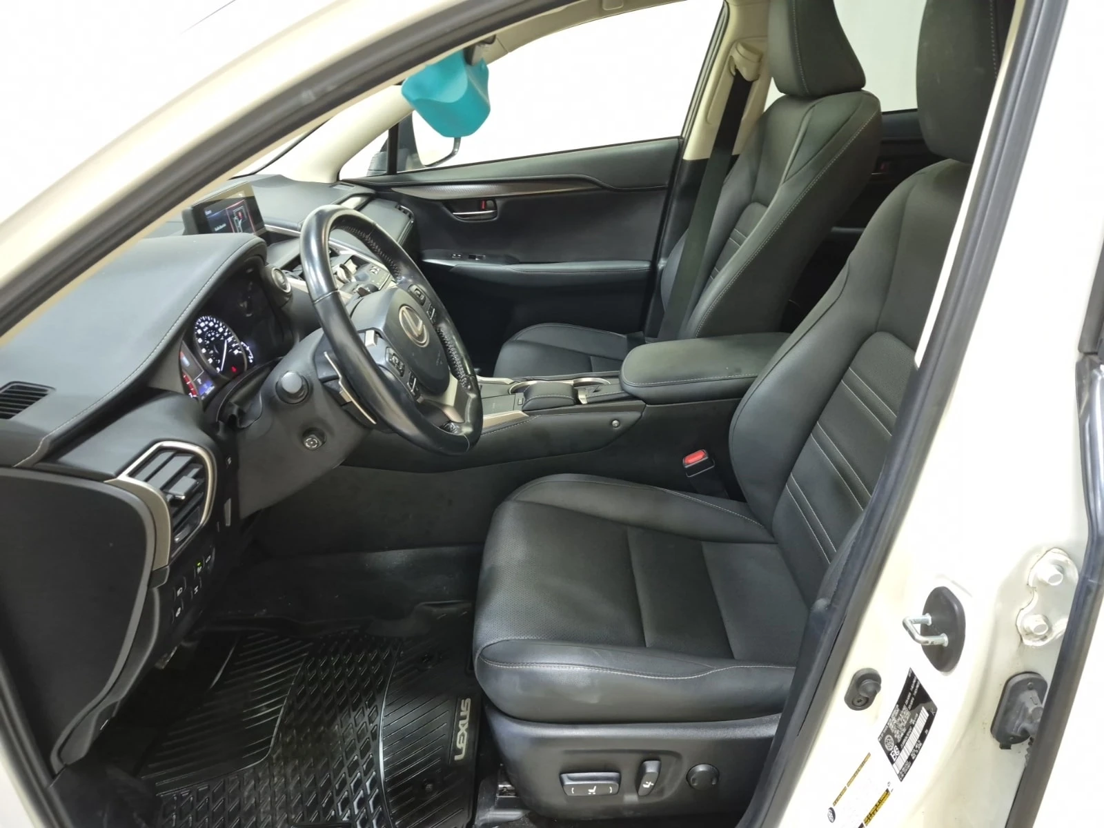 Lexus NX 300 * FACELIFT * AWD * BLIND SPOT * CARPLAY * CARFAX , снимка 7 - Автомобили и джипове - 56056418