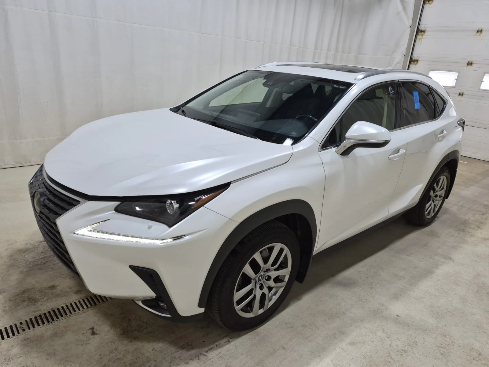 Lexus NX 300 * FACELIFT * AWD * BLIND SPOT * CARPLAY * CARFAX 