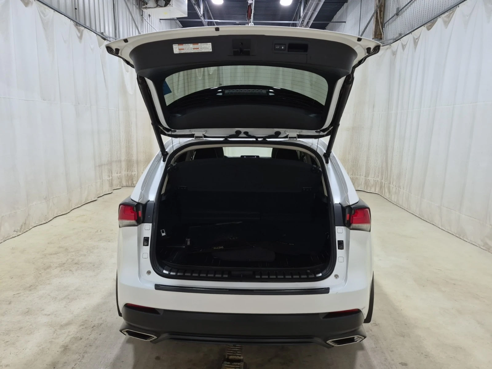 Lexus NX 300 * FACELIFT * AWD * BLIND SPOT * CARPLAY * CARFAX , снимка 13 - Автомобили и джипове - 56056418