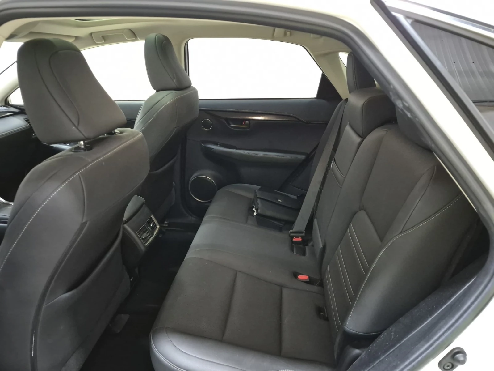 Lexus NX 300 * FACELIFT * AWD * BLIND SPOT * CARPLAY * CARFAX , снимка 11 - Автомобили и джипове - 56056418