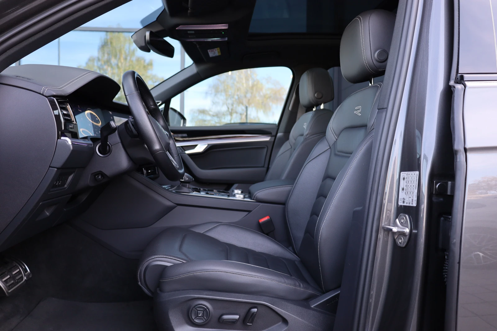 VW Touareg FACELIFT* R-LINE* IQ HD MATRIX LIGHTS* DYNAUDIO* P | Mobile.bg � ����������� 12