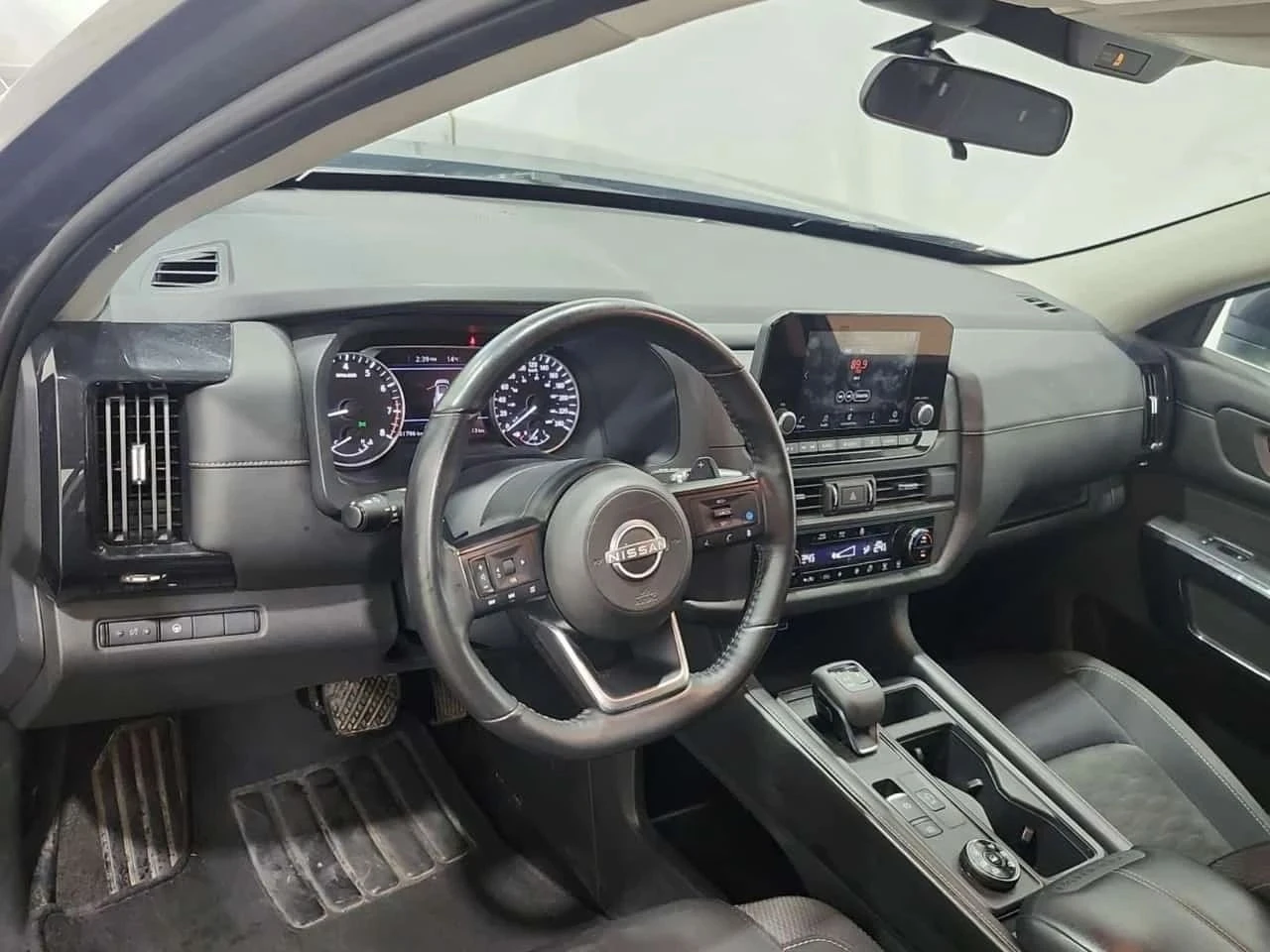Nissan Pathfinder, снимка 12 - Автомобили и джипове - 56687605