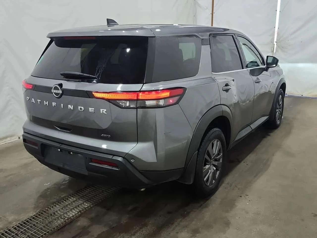 Nissan Pathfinder, снимка 3 - Автомобили и джипове - 56687605