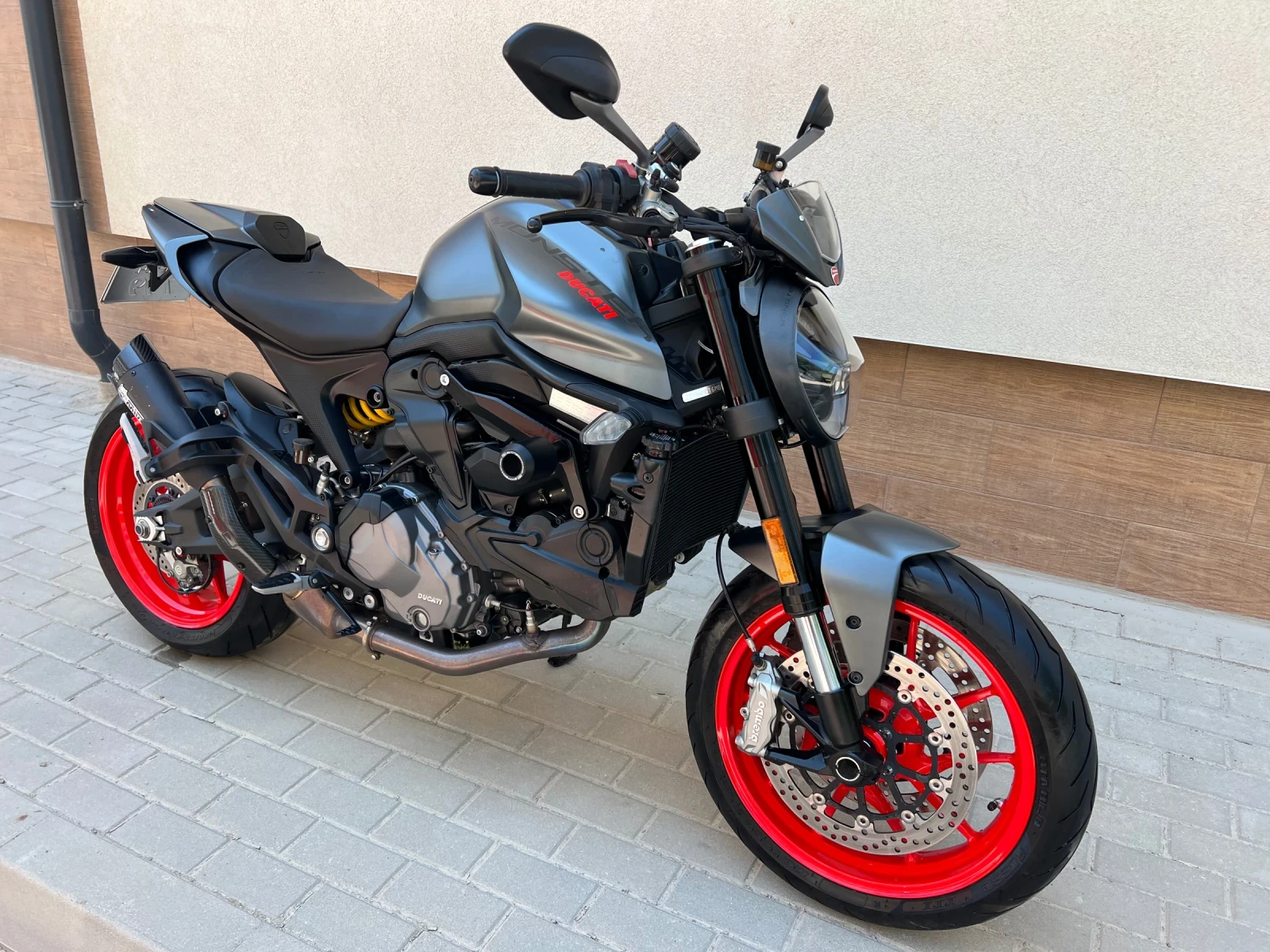 Ducati Monster 937 Plus 