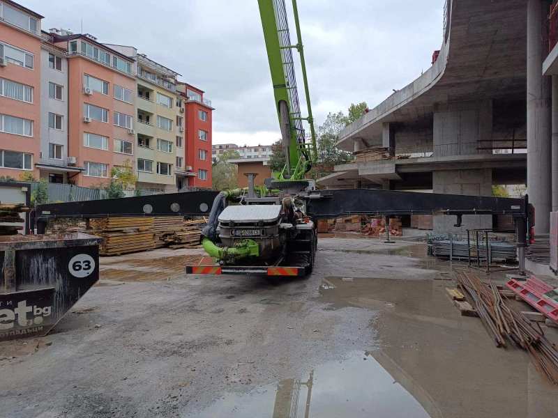 Бетон помпа Volvo ZOOMLION - 56m., снимка 2 - Индустриална техника - 52025490