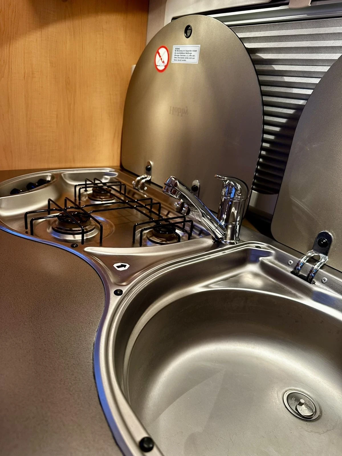 Каравана Hobby De lux, снимка 11 - Каравани и кемпери - 54137262