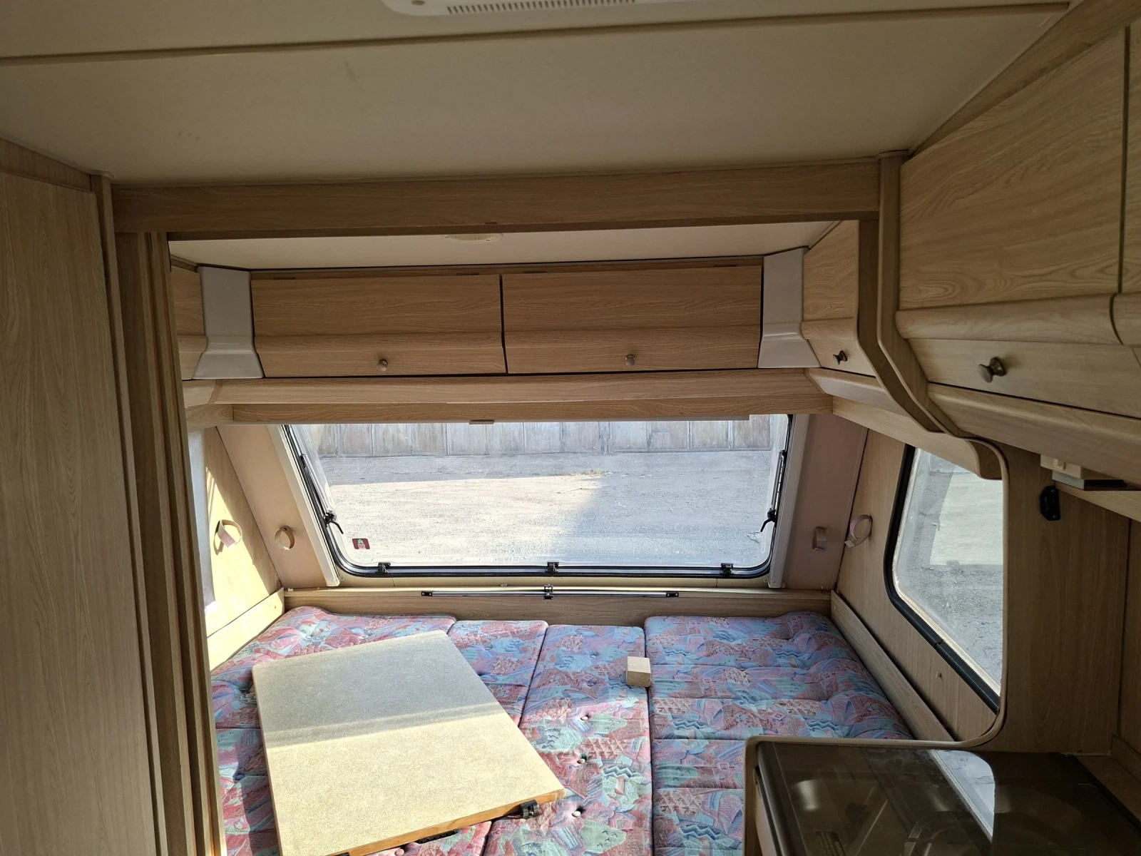 Каравана Beyerland Vitesse, снимка 10 - Каравани и кемпери - 54993094