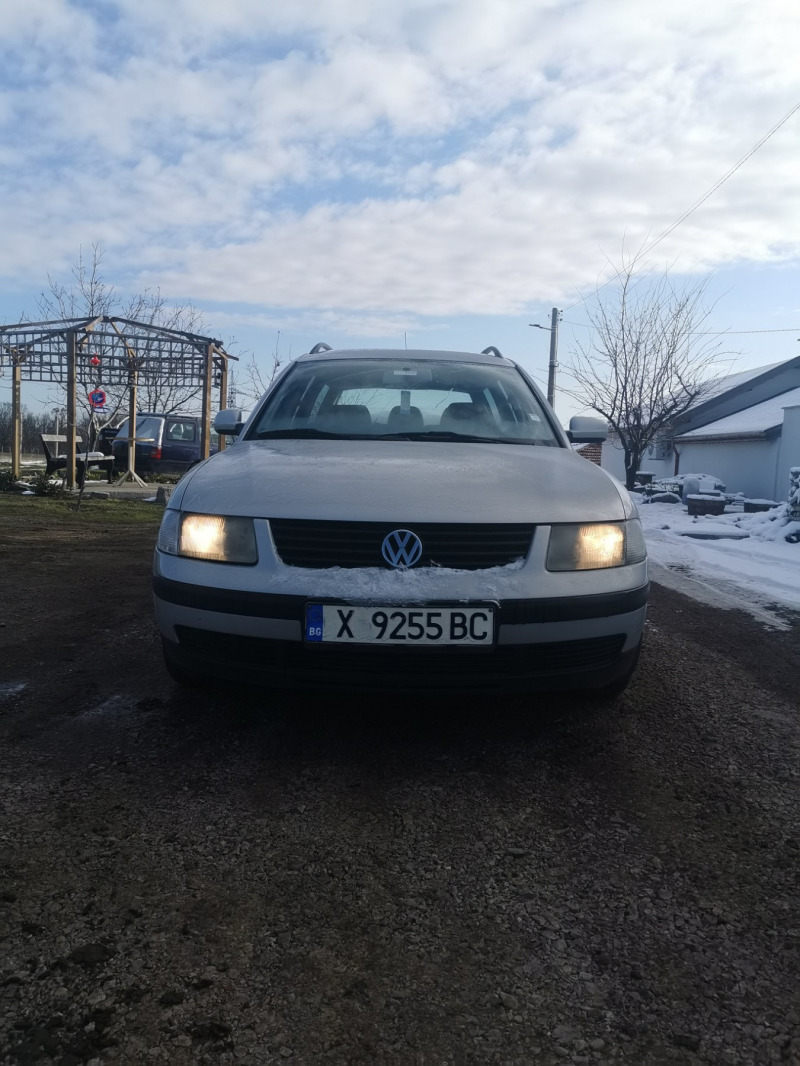 VW Passat, снимка 1 - Автомобили и джипове - 46321318