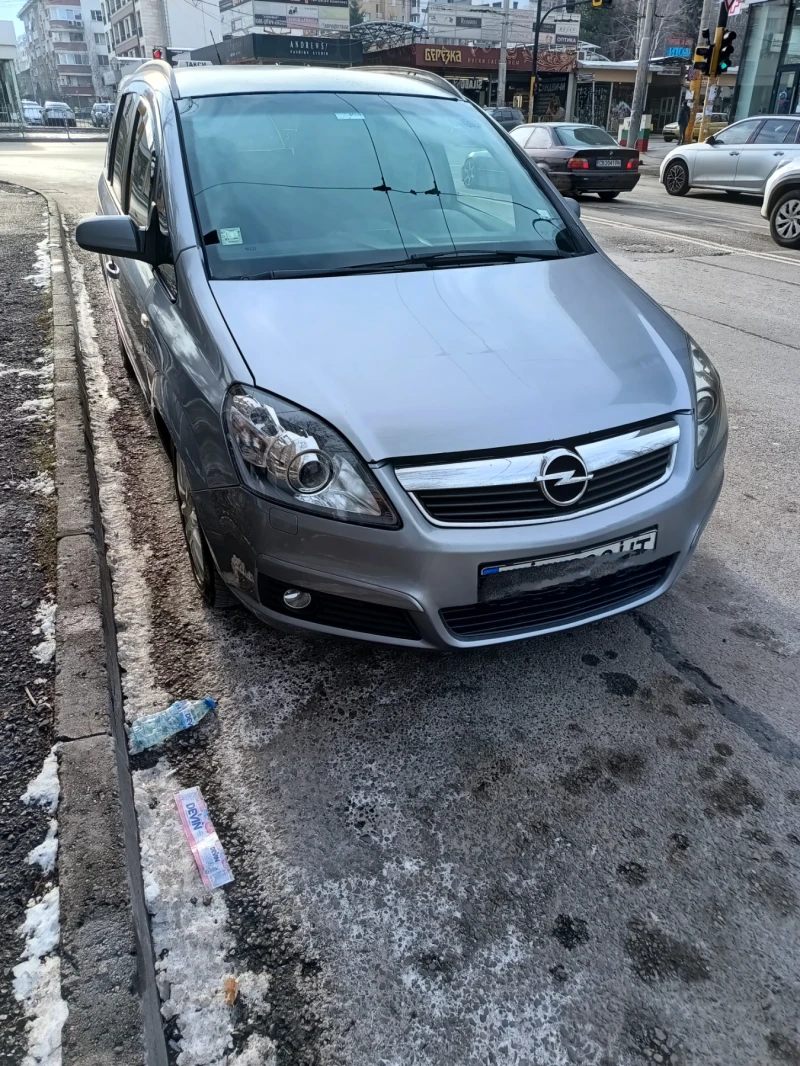 Opel Zafira 1.9 jtd 150к.с. Автоматик, снимка 3 - Автомобили и джипове - 47773710