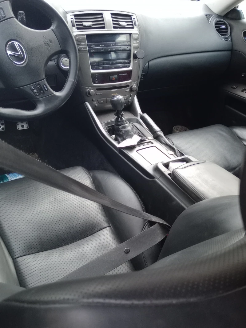 Lexus IS 220d 2.2d, снимка 11 - Автомобили и джипове - 48591523