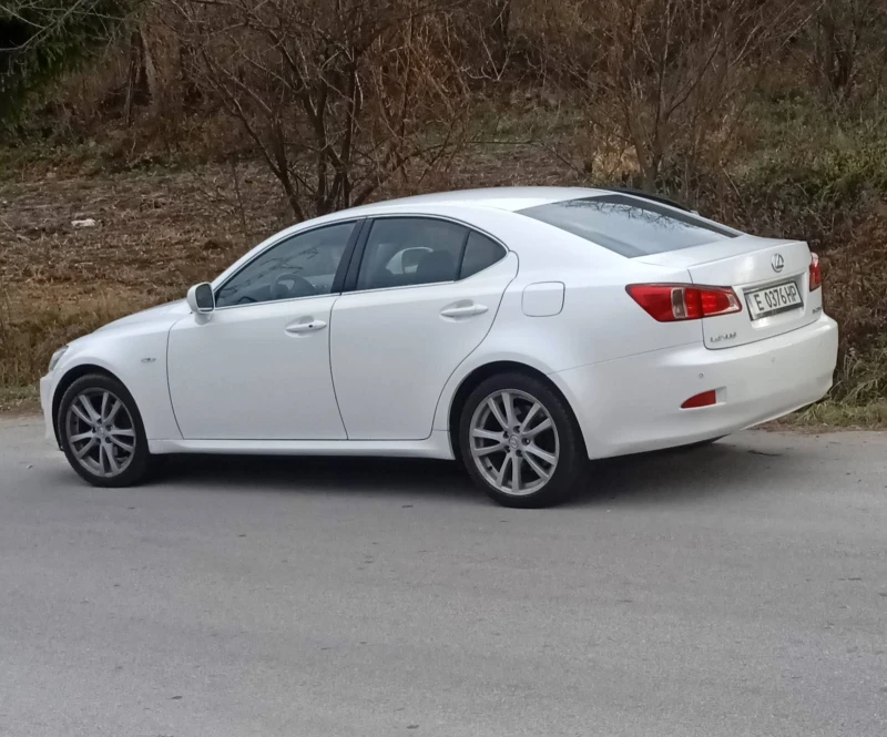 Lexus IS 220d 2.2d, снимка 9 - Автомобили и джипове - 48591523