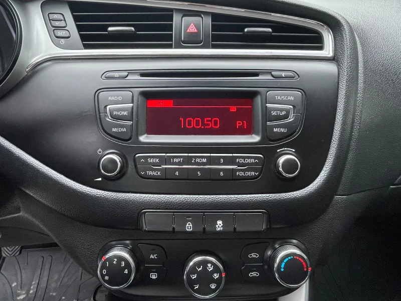 Kia Ceed 1.6 CRDI FACE, снимка 11 - Автомобили и джипове - 52717557