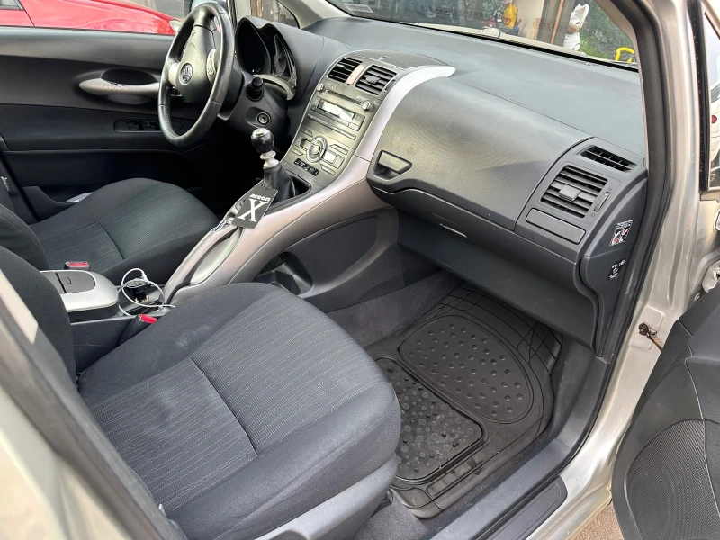 Toyota Auris 2.0 D4D, 6 скорости!, снимка 9 - Автомобили и джипове - 52542136
