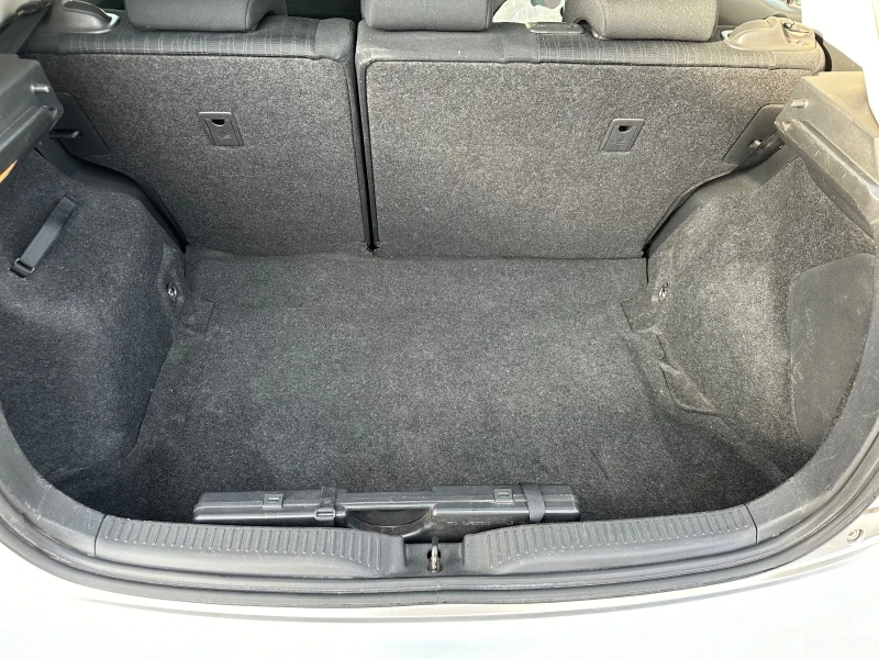 Toyota Auris 2.0 D4D, 6 скорости!, снимка 16 - Автомобили и джипове - 52542136