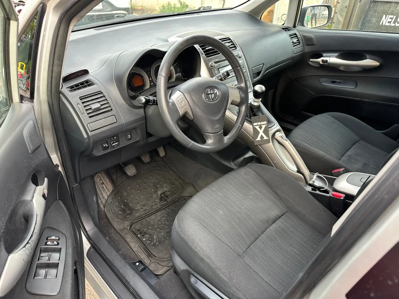 Toyota Auris 2.0 D4D, 6 скорости!, снимка 8 - Автомобили и джипове - 52542136