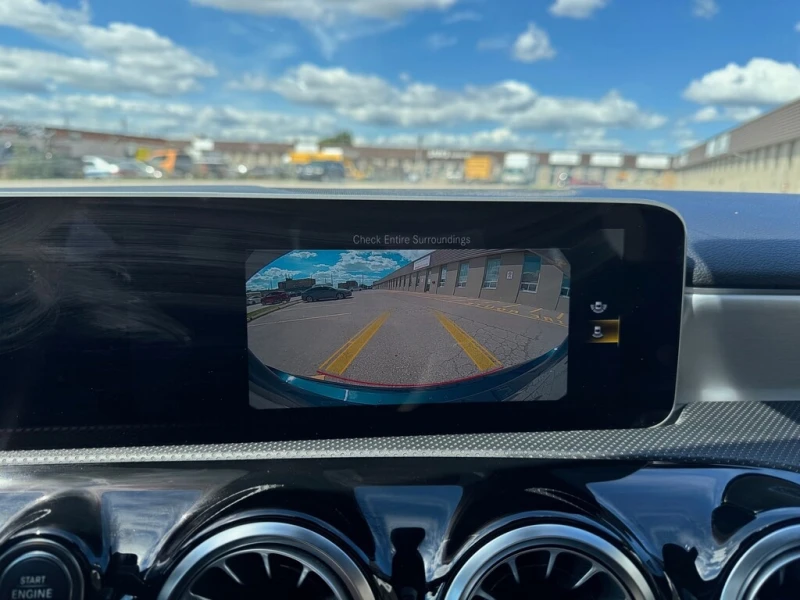 Mercedes-Benz A 250 * 4MATIC AMG PKG CAMERA/PANO ROOF/LEATHER * CARFAX, снимка 13 - Автомобили и джипове - 52923684