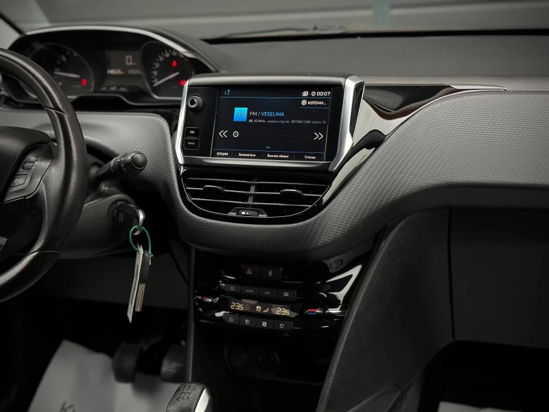 Peugeot 2008 1.6HDI * STYLE* LED* NAVI* Climatronic* Tempomat* , снимка 11 - Автомобили и джипове - 53193852