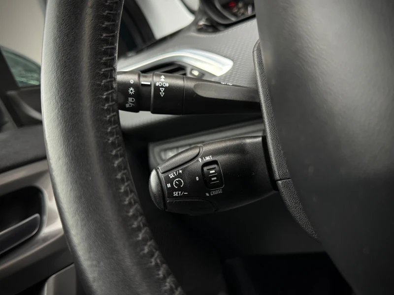 Peugeot 2008 1.6HDI * STYLE* LED* NAVI* Climatronic* Tempomat* , снимка 12 - Автомобили и джипове - 53193852