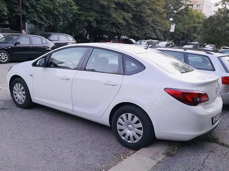 Opel Astra, снимка 13 - Автомобили и джипове - 54440692