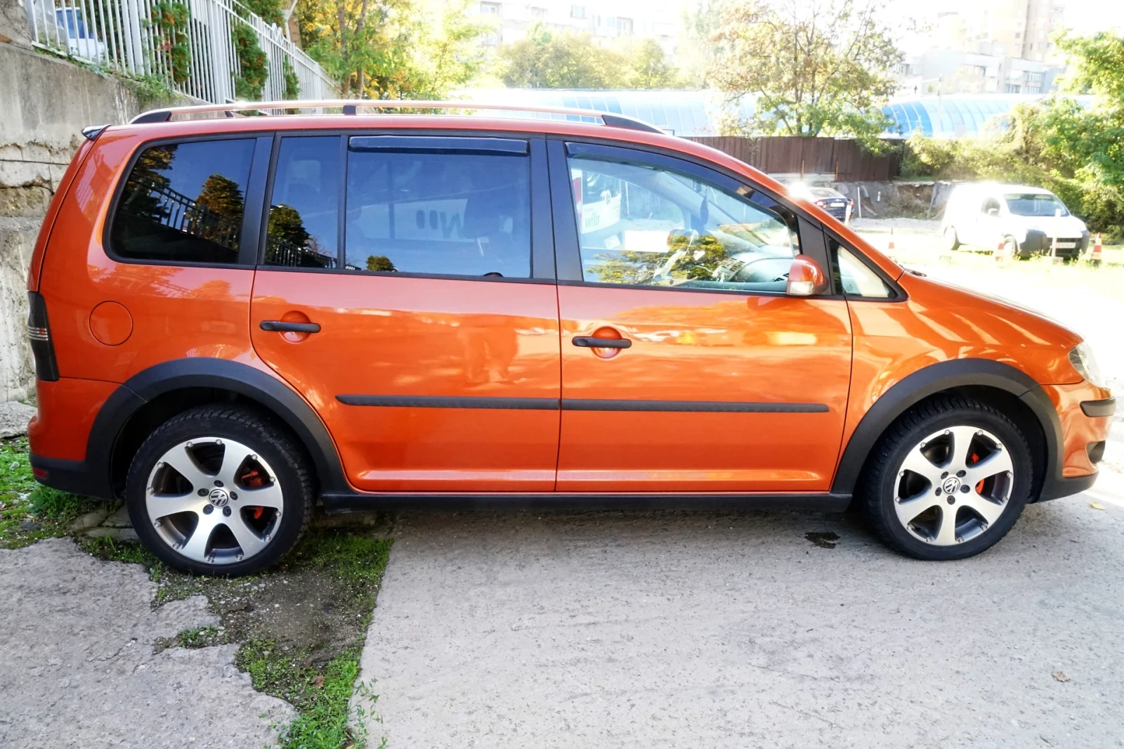 VW Touran Cross Touran Automatic - изображение 9