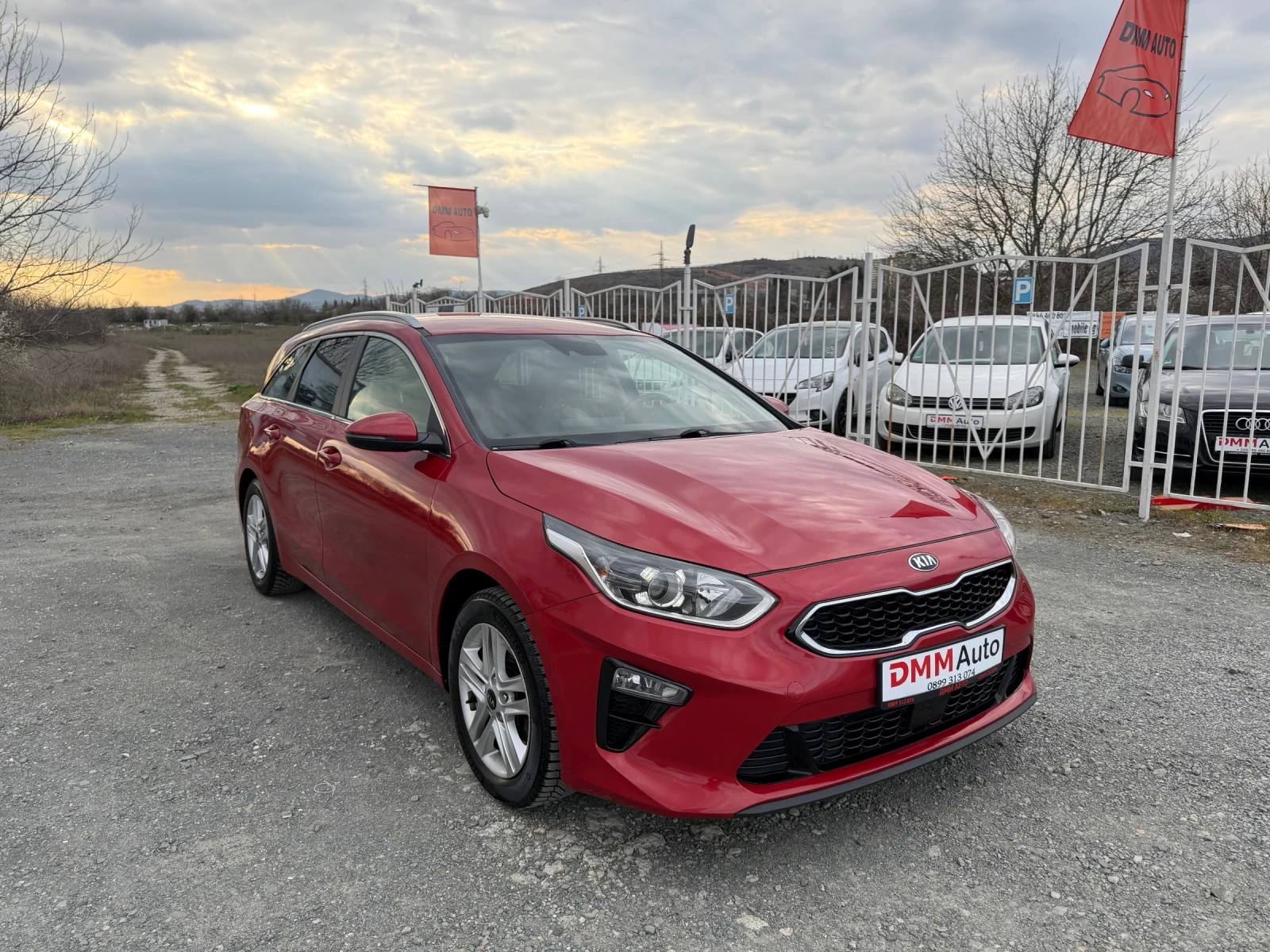 Kia Ceed БЕНЗИН / АВТОМАТИК / ЕВРО6 / WAZE / ЗАДНА КАМЕРА , снимка 3 - Автомобили и джипове - 53978574