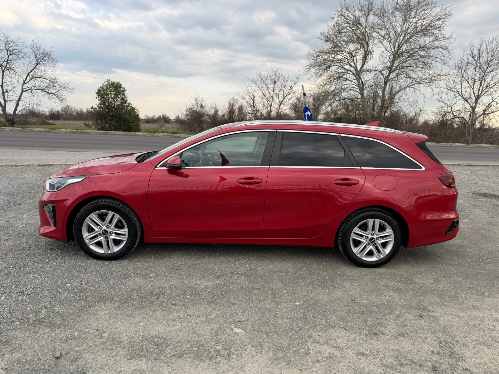 Kia Ceed БЕНЗИН / АВТОМАТИК / ЕВРО6 / WAZE / ЗАДНА КАМЕРА , снимка 8 - Автомобили и джипове - 53978574