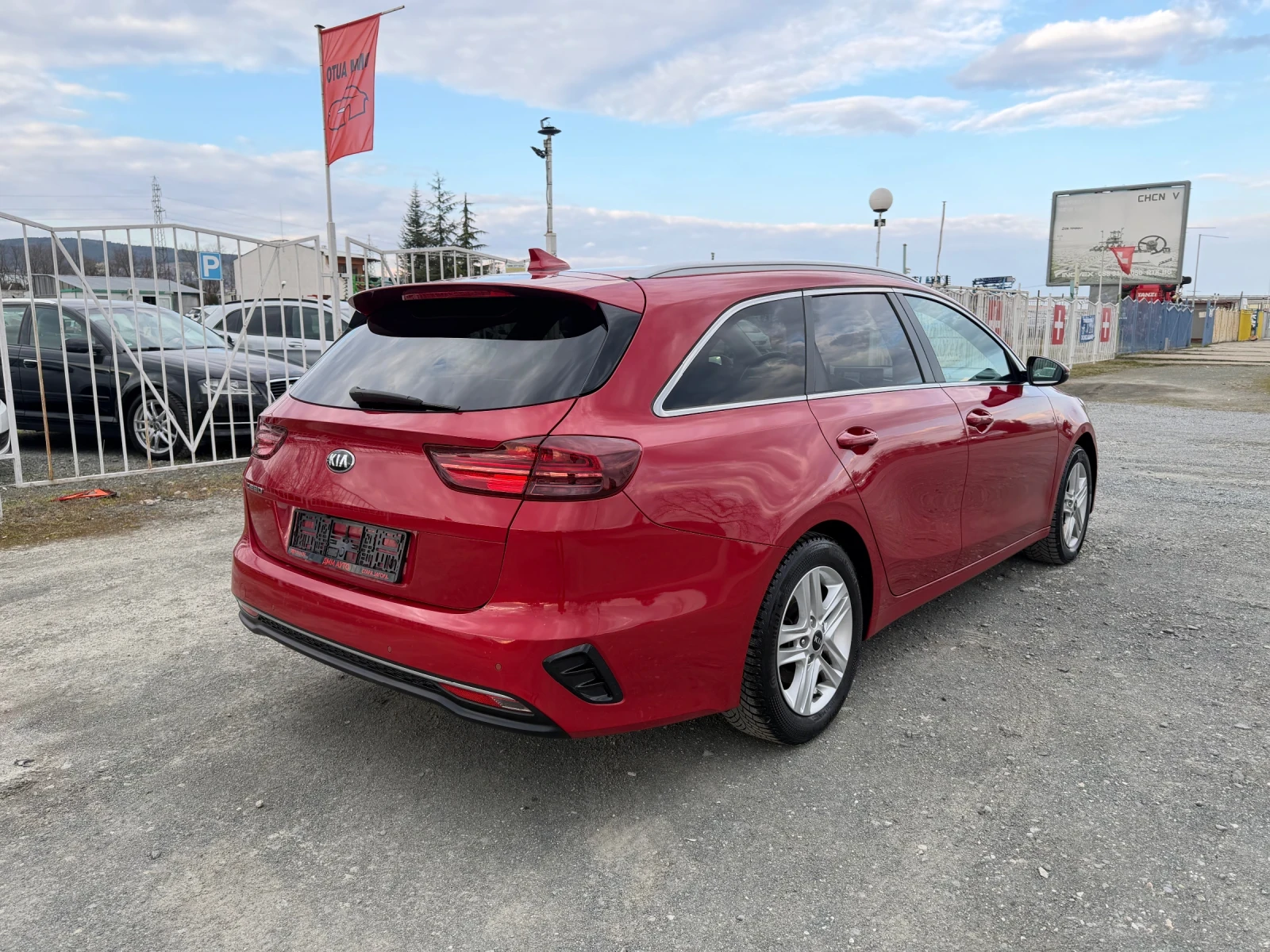 Kia Ceed БЕНЗИН / АВТОМАТИК / ЕВРО6 / WAZE / ЗАДНА КАМЕРА , снимка 5 - Автомобили и джипове - 53978574