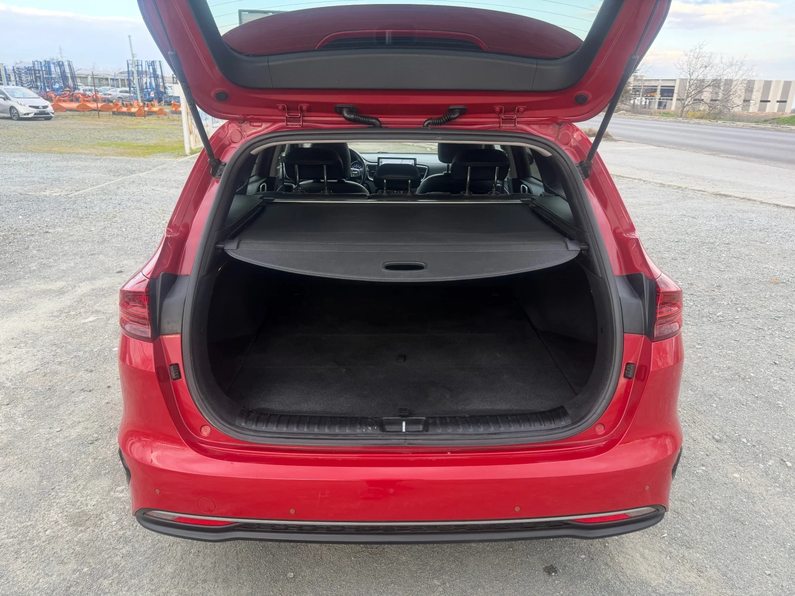 Kia Ceed БЕНЗИН / АВТОМАТИК / ЕВРО6 / WAZE / ЗАДНА КАМЕРА , снимка 13 - Автомобили и джипове - 53978574