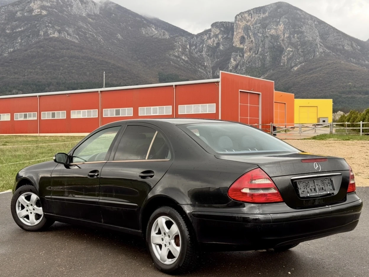 Mercedes-Benz E 220 CDI / Avangarde, снимка 3 - Автомобили и джипове - 54090539