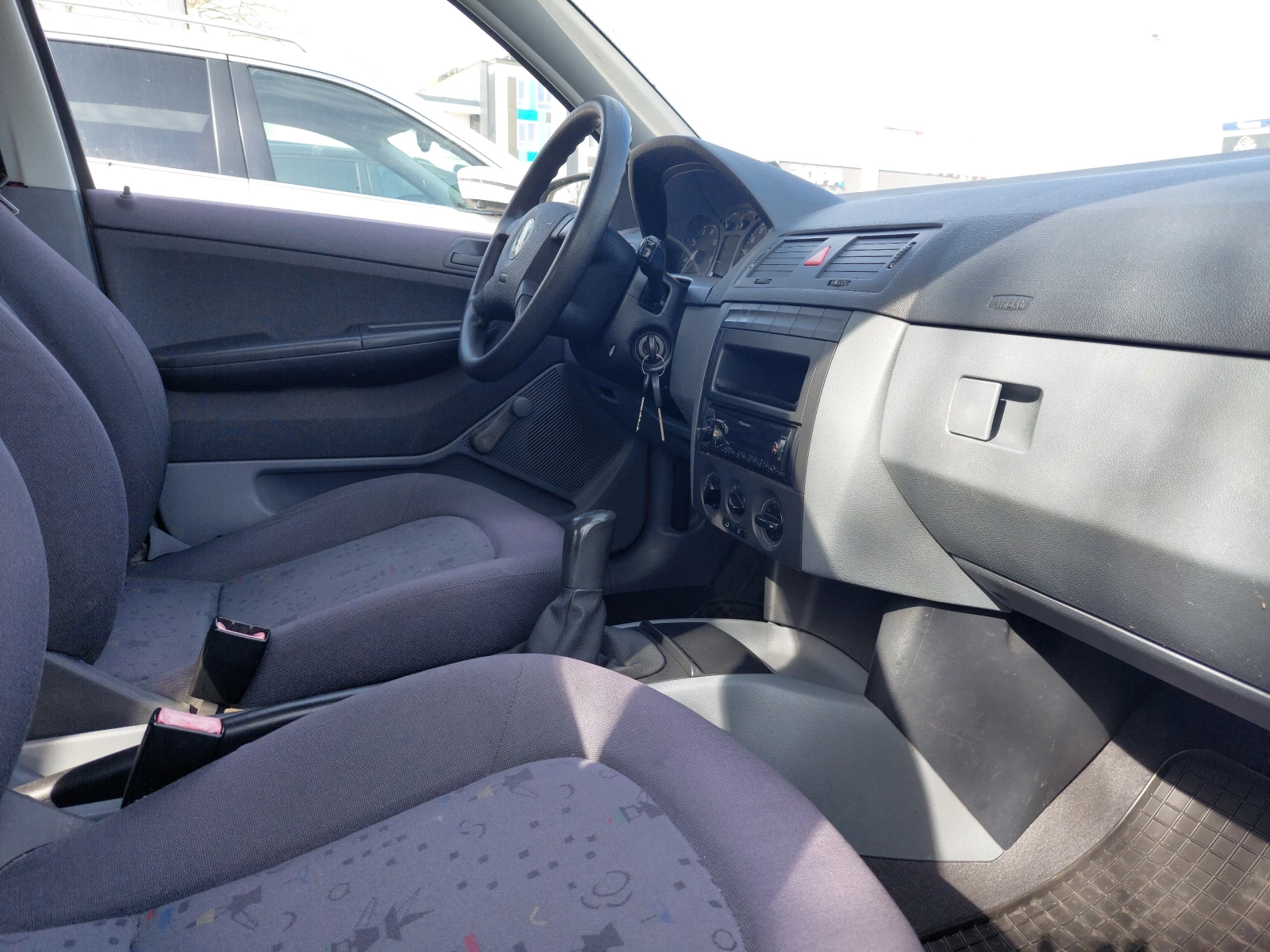 Skoda Fabia 1.4 MPI, снимка 3 - Автомобили и джипове - 54098548