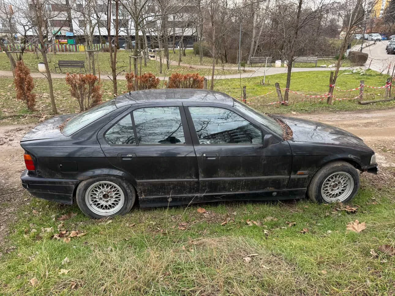 BMW 318 318 is, снимка 2 - Автомобили и джипове - 54410104