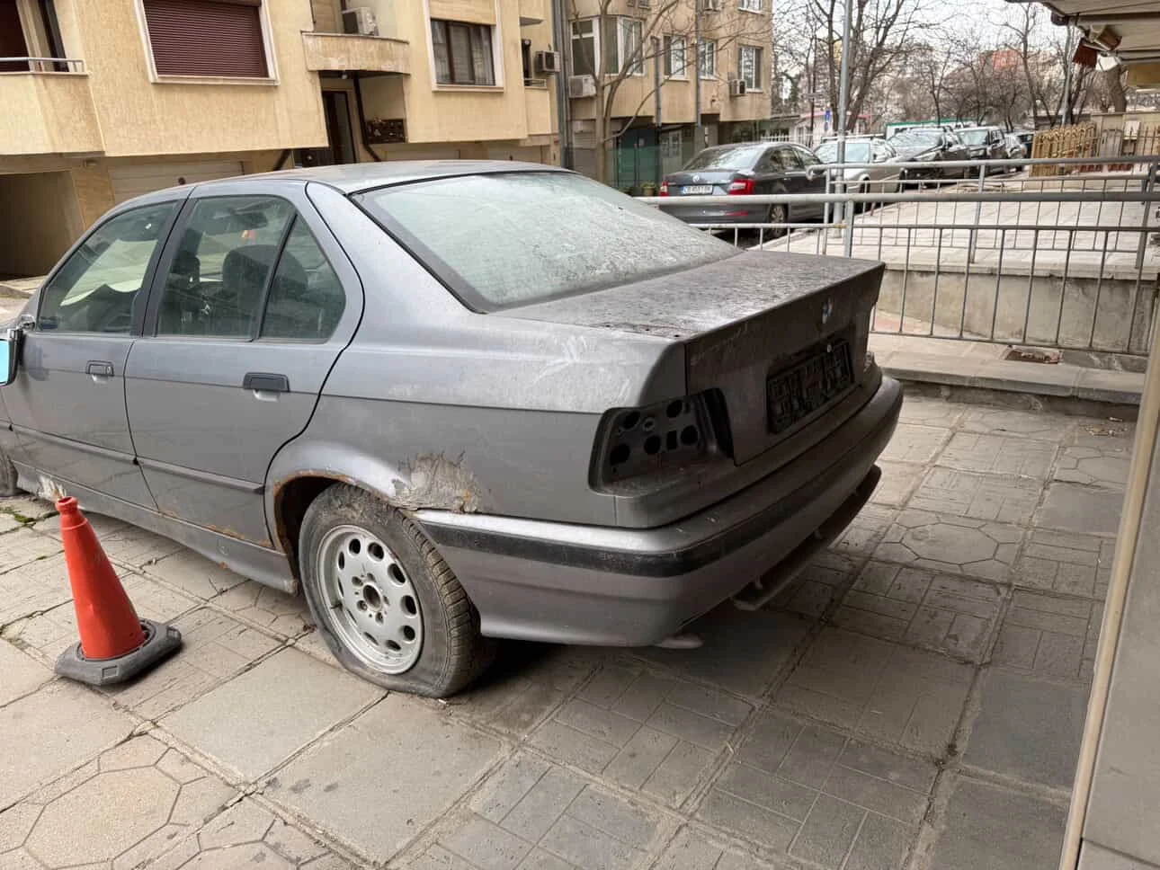 BMW 318 318 is, снимка 9 - Автомобили и джипове - 54410104