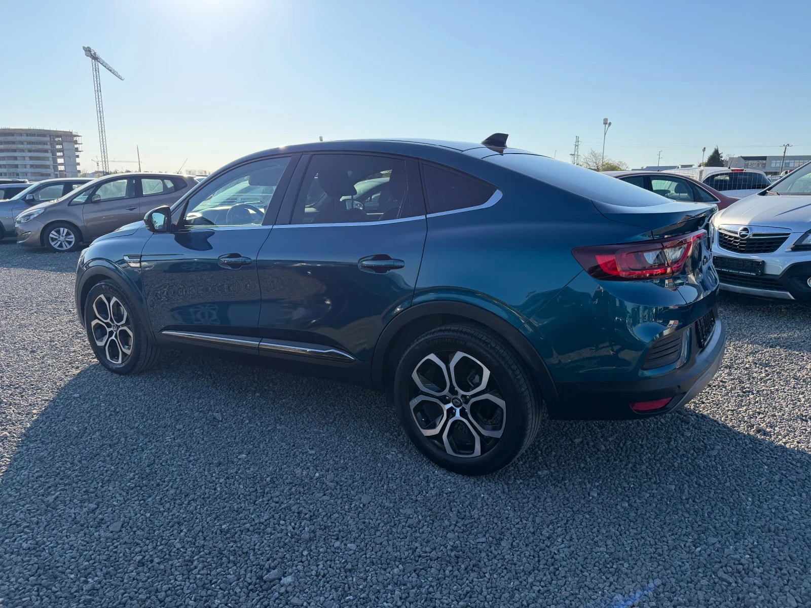 Renault Arkana 1.6 HYBRID E-TECH-LED, снимка 4 - Автомобили и джипове - 54444537