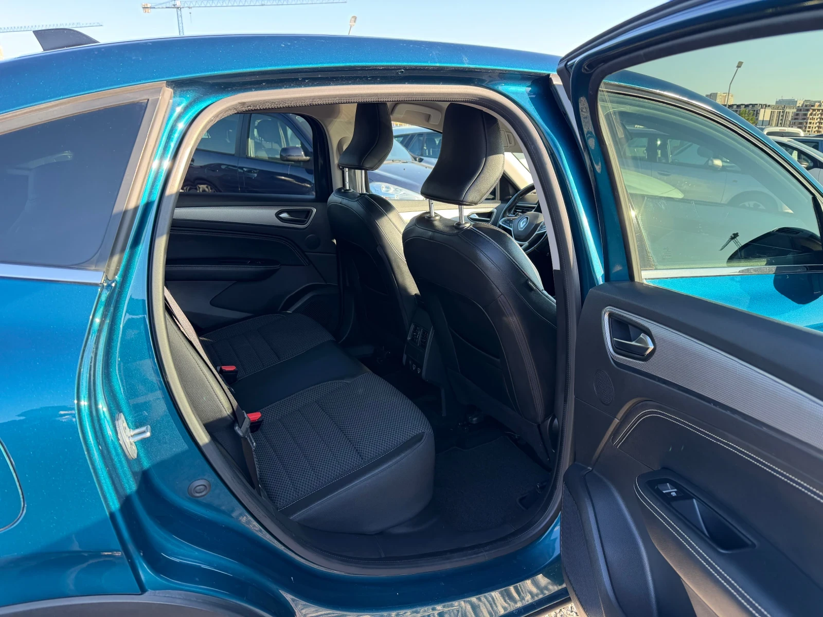 Renault Arkana 1.6 HYBRID E-TECH-LED, снимка 10 - Автомобили и джипове - 54444537