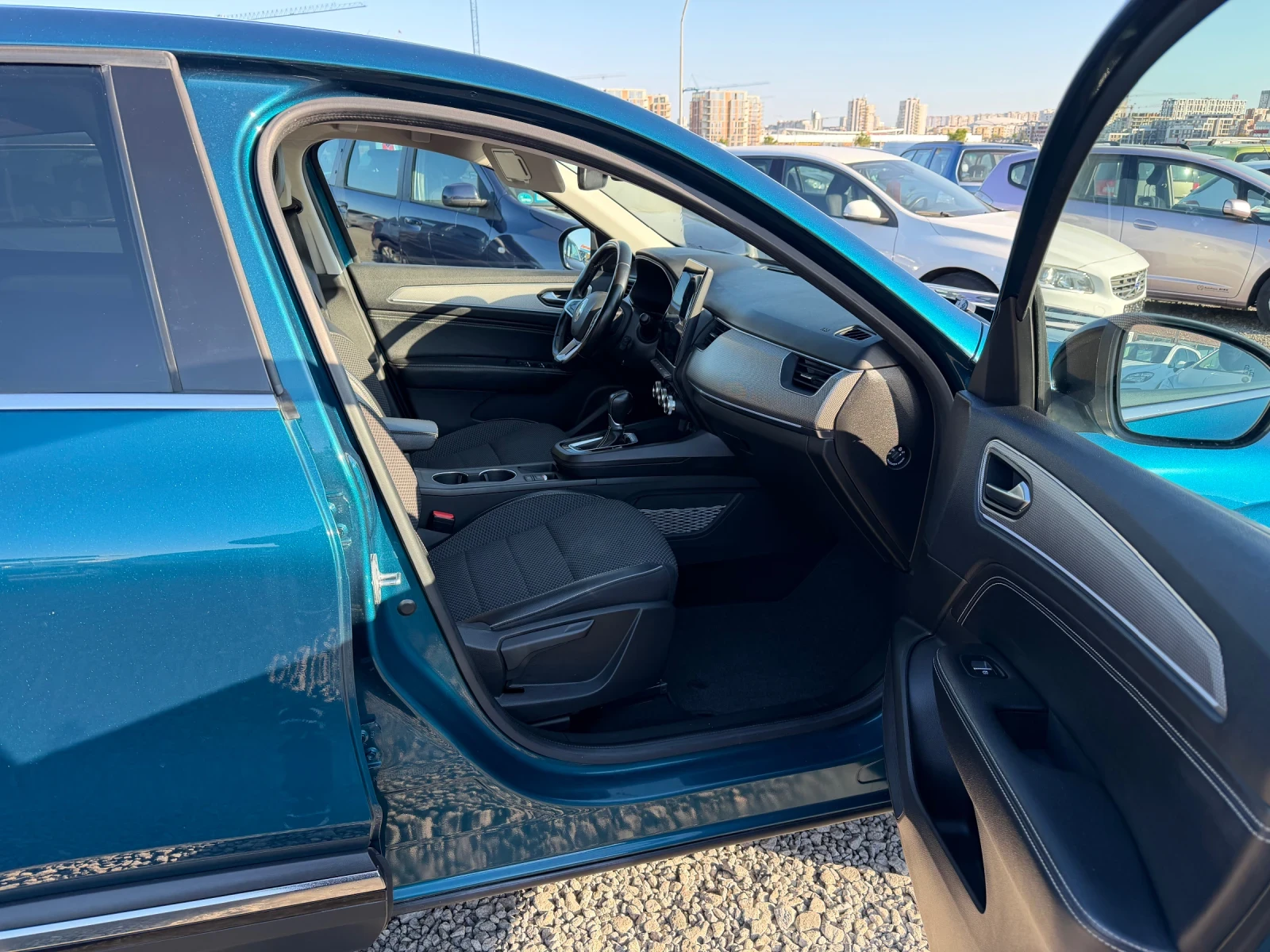 Renault Arkana 1.6 HYBRID E-TECH-LED, снимка 9 - Автомобили и джипове - 54444537