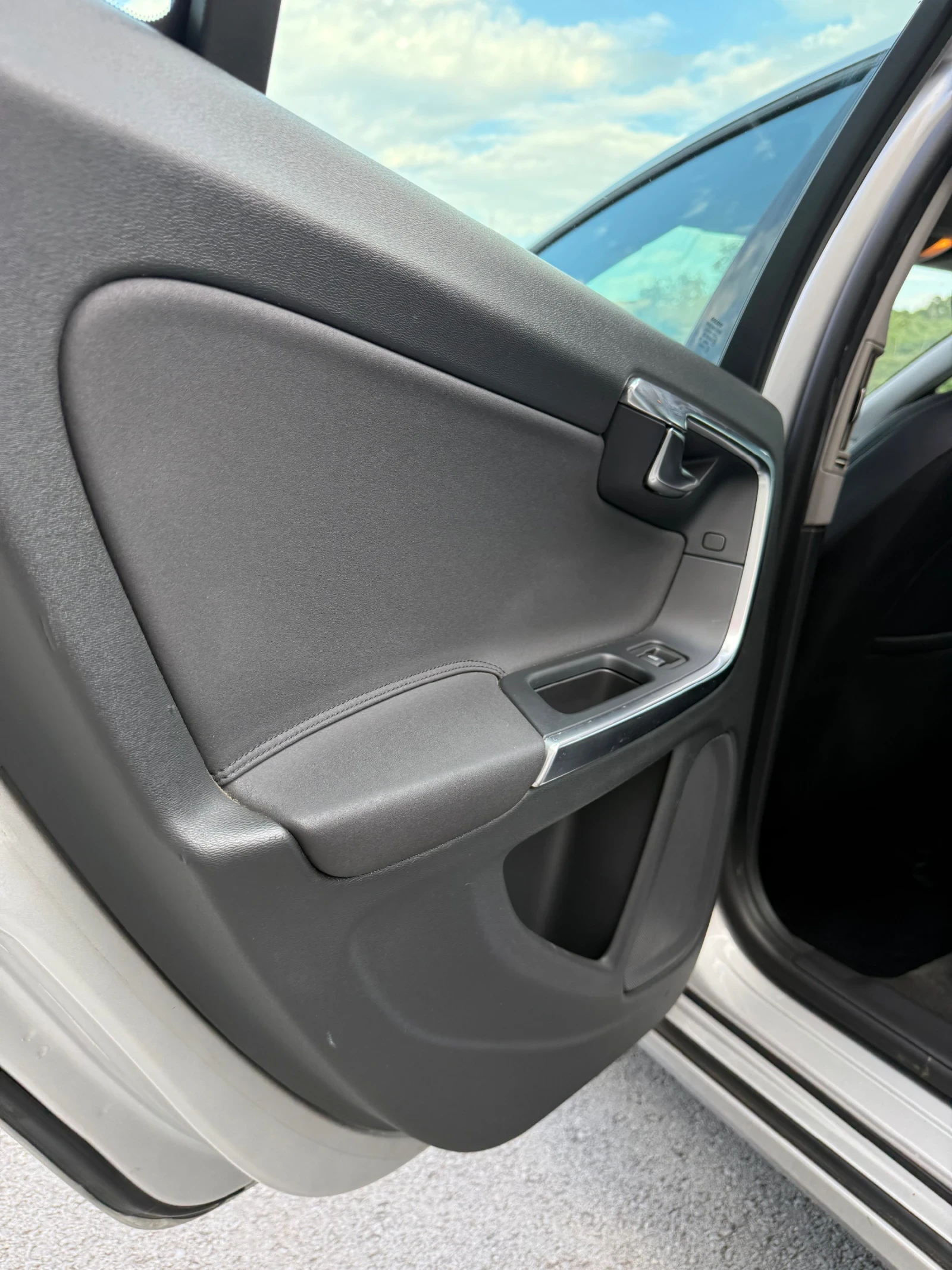 Volvo V60 2.0 D 163 к.с., снимка 13 - Автомобили и джипове - 54918277