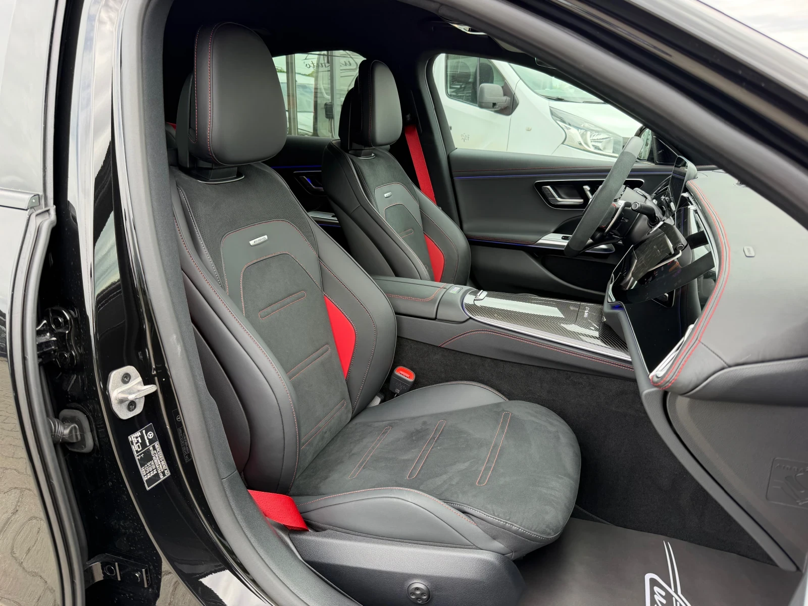 Mercedes-Benz E 53 AMG 4MAT#DIGITAL#HYPERSCREEN#DESIGNO#CARBON#BURM#HEADU, снимка 11 - Автомобили и джипове - 54937177