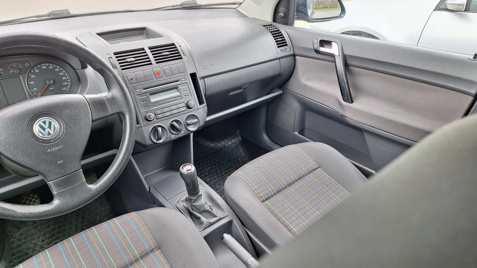 VW Polo 1.4 TDI КЛИМАТИК МН.ДОБЪР , снимка 14 - Автомобили и джипове - 55345563