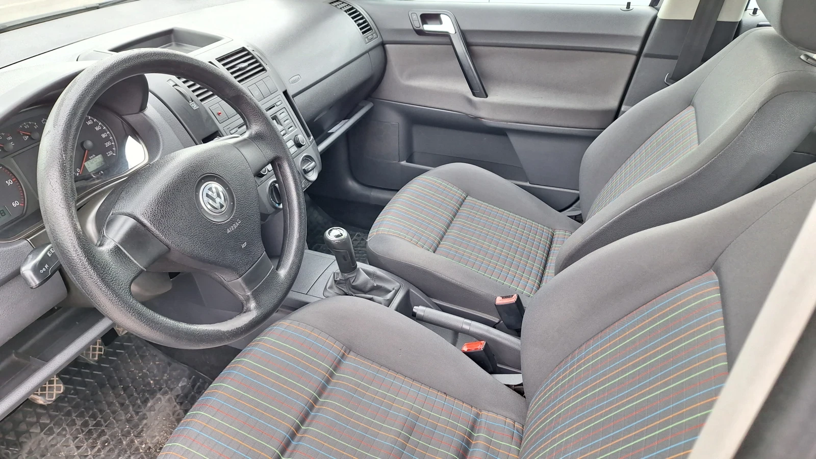 VW Polo 1.4 TDI КЛИМАТИК МН.ДОБЪР , снимка 17 - Автомобили и джипове - 55345563