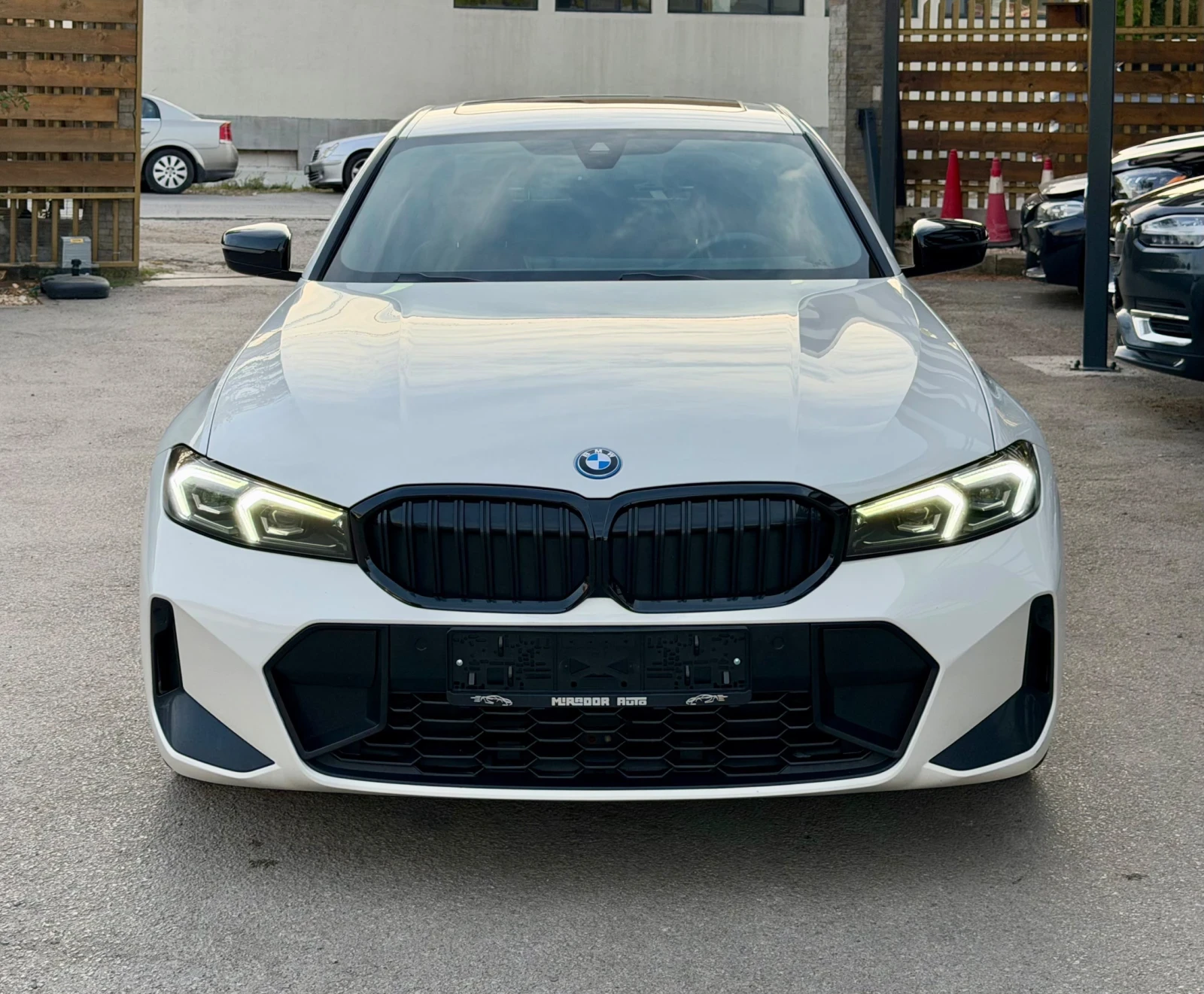BMW 330 330e xDrive M-Pack, снимка 2 - Автомобили и джипове - 56400033