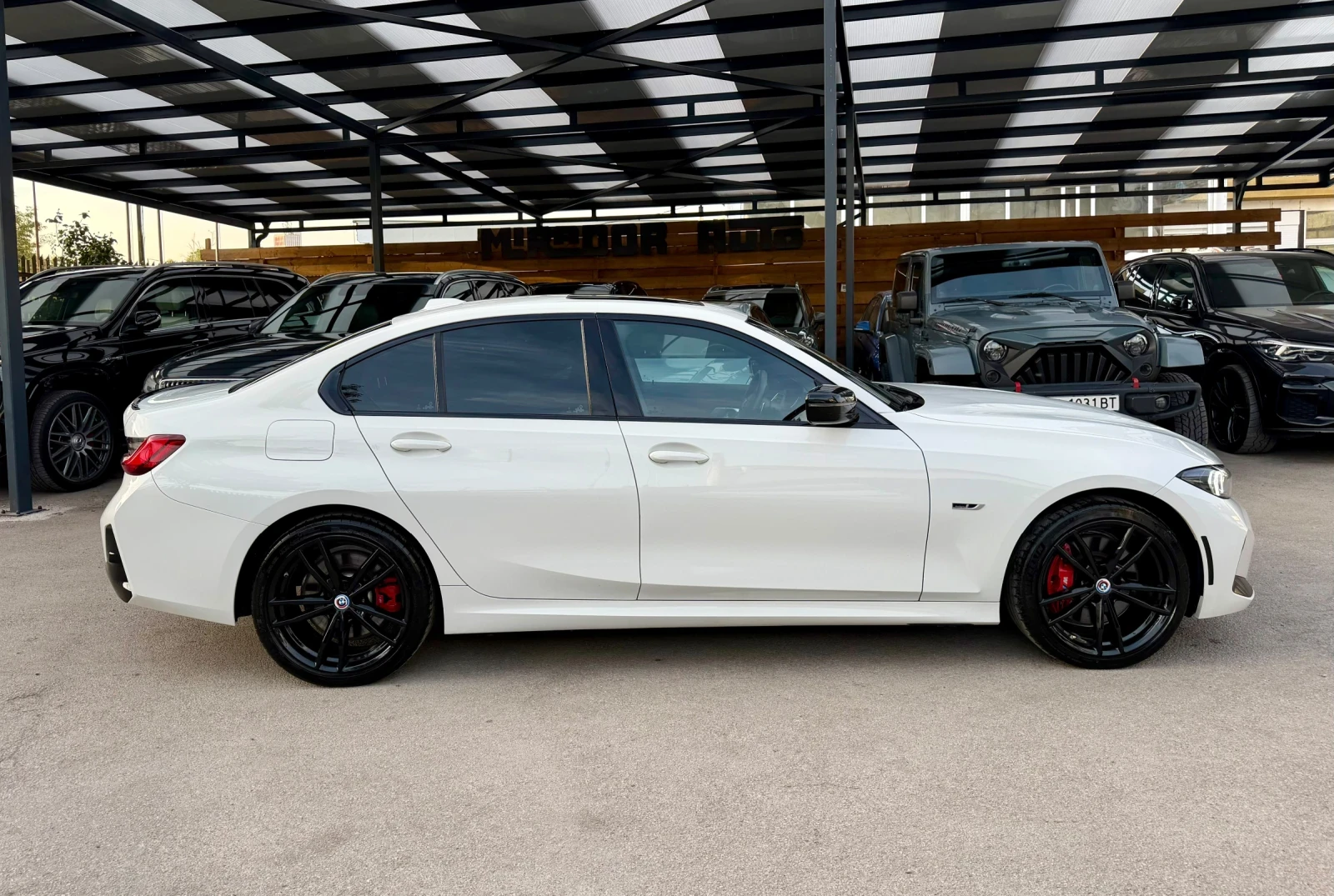 BMW 330 330e xDrive M-Pack, снимка 8 - Автомобили и джипове - 56400033