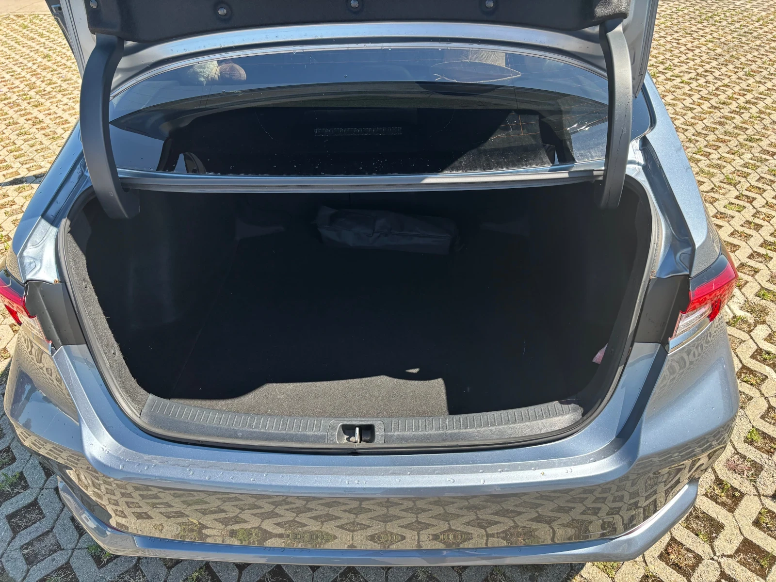 Toyota Corolla Седан , снимка 11 - Автомобили и джипове - 56446483