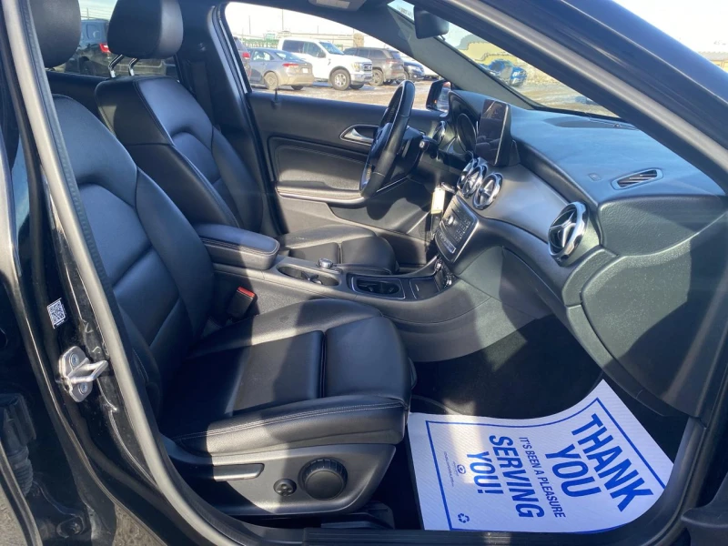 Mercedes-Benz GLA 250 CARFAX /Кожа/Нави/Подгрев/Панорама, снимка 7 - Автомобили и джипове - 53570378