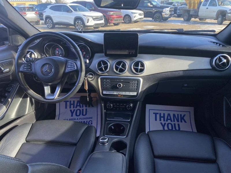 Mercedes-Benz GLA 250 CARFAX /Кожа/Нави/Подгрев/Панорама, снимка 9 - Автомобили и джипове - 53570378