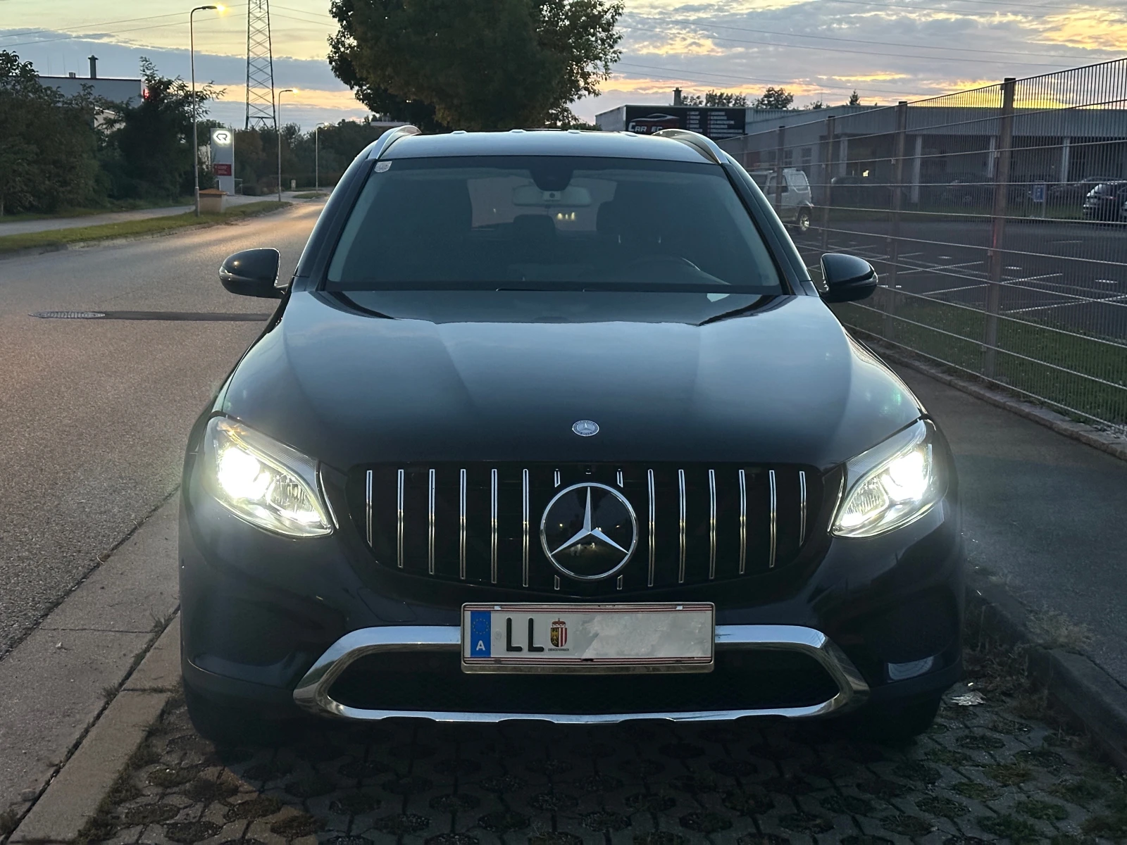 Mercedes-Benz GLC 220 4Matic Exclusive, снимка 3 - Автомобили и джипове - 56171903