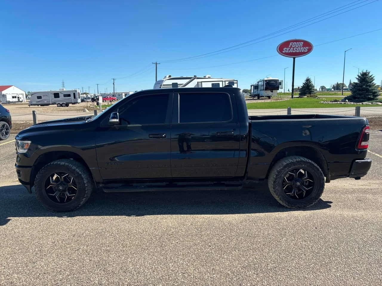 Dodge RAM 1500 / SPORT / ОБДУХВАНЕ / НАВИГАЦИЯ / КОЖЕН САЛОН, снимка 2 - Автомобили и джипове - 56177093