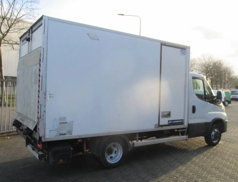 Iveco 35c18 3.0* HI-MATIC* ХЛАДИЛЕН-25* БОРД+ ВРАТИ* ТОК* КЛИМ, снимка 3 - Бусове и автобуси - 53168314
