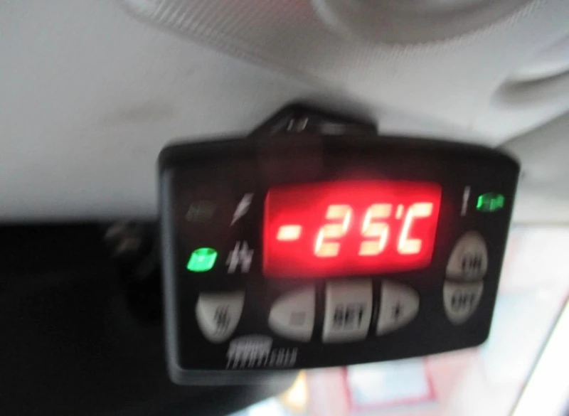 Iveco 35c18 3.0* HI-MATIC* ХЛАДИЛЕН-25* БОРД+ ВРАТИ* ТОК* КЛИМ, снимка 10 - Бусове и автобуси - 53168314