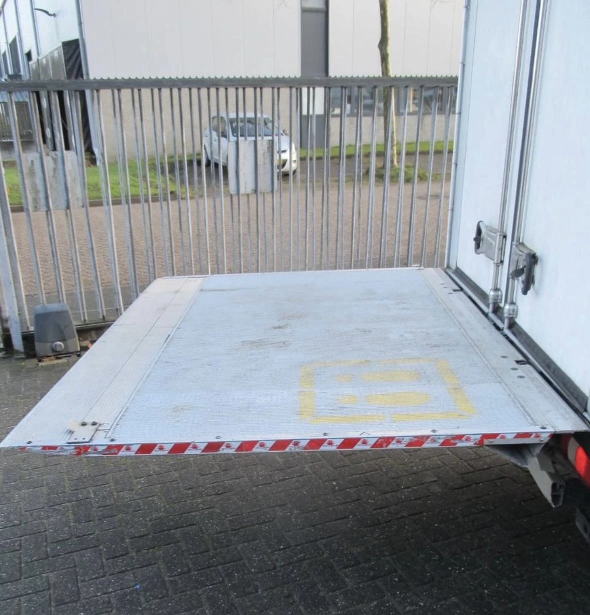 Iveco 35c18 3.0* HI-MATIC* ХЛАДИЛЕН-25* БОРД+ ВРАТИ* ТОК* КЛИМ - изображение 7